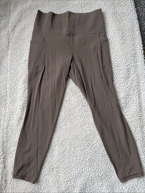 Athleta Salutation Stash Cinch 7/8 Legging Size M Taupe